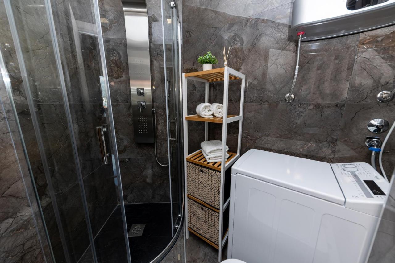 New Studio For 2, Free Private Garage Spot, Wi-Fi, 200 M From Mall Of Split Exterior foto