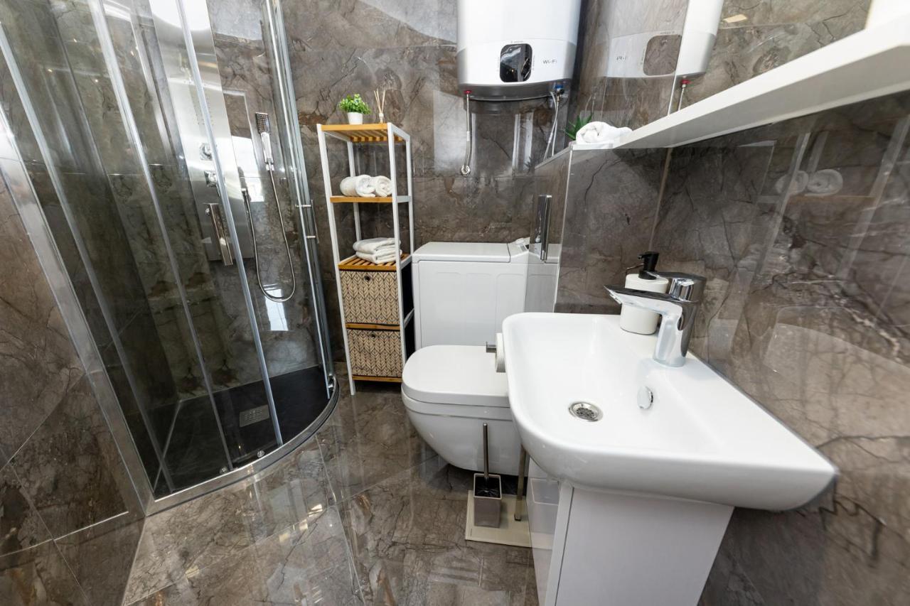 New Studio For 2, Free Private Garage Spot, Wi-Fi, 200 M From Mall Of Split Exterior foto