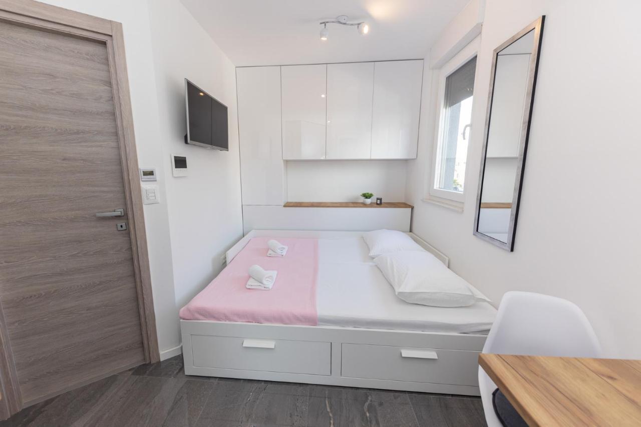 New Studio For 2, Free Private Garage Spot, Wi-Fi, 200 M From Mall Of Split Exterior foto